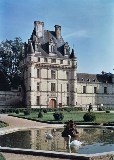 Vue de la façade ouest, construction commencée en 1540 - French School